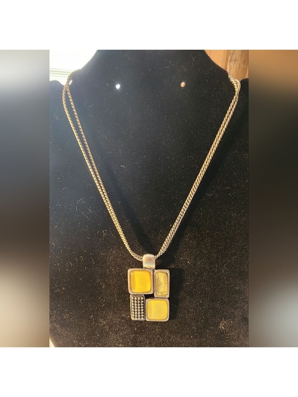 Laura Ashley Modernist Yellow Glass Pendant Necklace 16"+3" Silver-Tone Chain - Picture 5 of 7